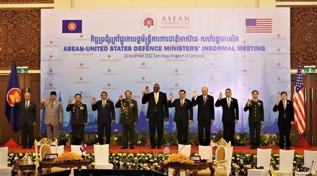 АСЕАН укрепляет оборонное партнерство с США и Индиеи hinh anh 1