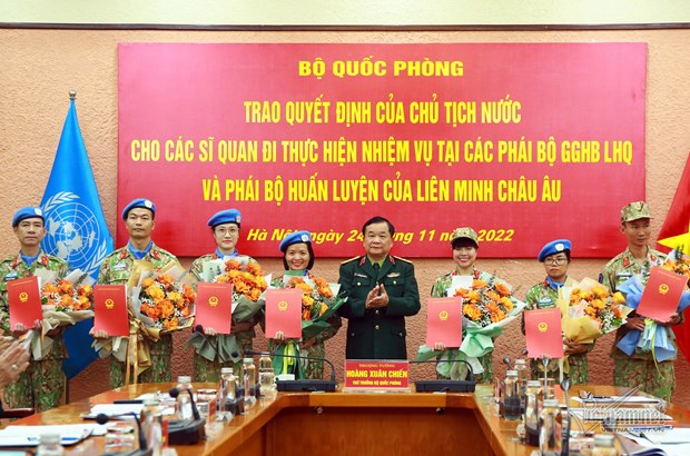 Вьетнам впервые отправил миротворцев в миссию ЕС hinh anh 1