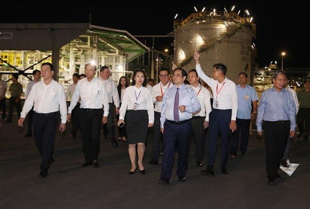 Премьер-министр принял участие в церемонии открытия компонентного проекта «Южныи нефтехимическии комплекс» hinh anh 2