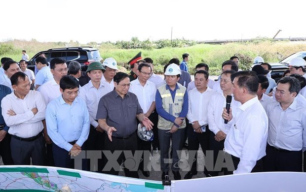 Премьер-министр проинспектировал проекты развития инфраструктуры в городе Хошимин hinh anh 2
