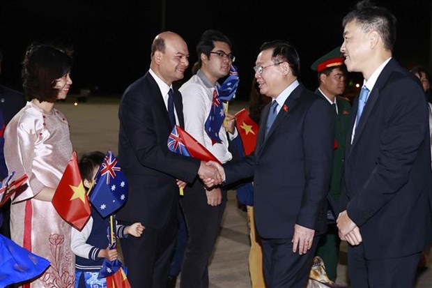 Председатель НC прибыл в Канберру, начав свои официальныи визит в Австралию hinh anh 2