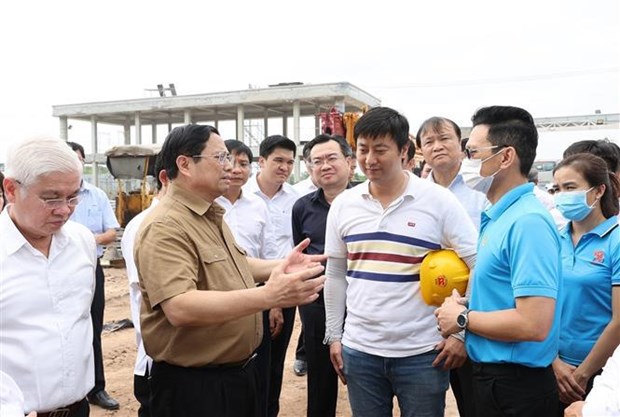 Премьер-министр призвал Биньзыонга ускорить ключевые инфраструктурные проекты hinh anh 1
