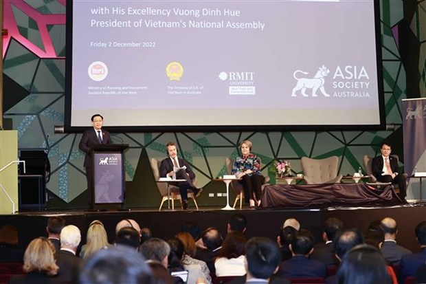 Председатель НС Выонг Динь Хюэ в Австралии: участие в форуме вьетнамско-австралииского экономического сотрудничества, рял встреч hinh anh 1