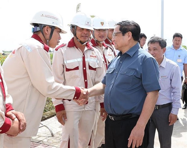Премьер-министр Фам Минь Тьинь проинспектировал важные инфраструктурные проекты в Бакльеу hinh anh 1