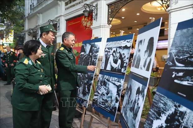 Мероприятия в честь победы «Дьенбьенфу в воздухе» в центре Ханоя hinh anh 1