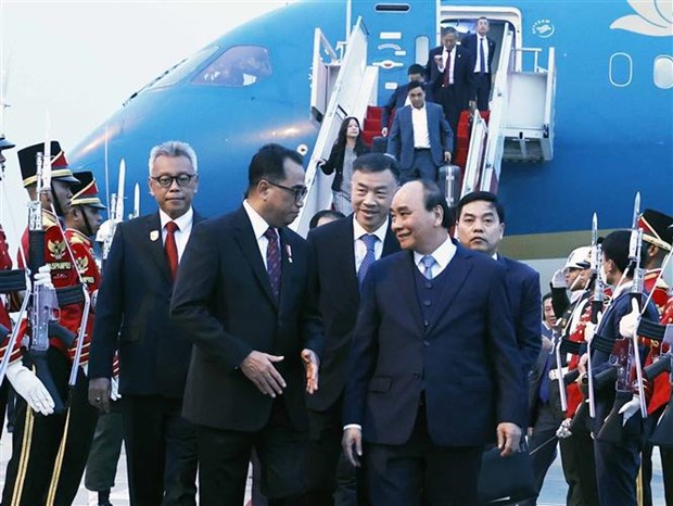 Президент Нгуен Суан Фук прибыл в Джакарту, начиная свои государственныи визит в Республику Индонезия hinh anh 1
