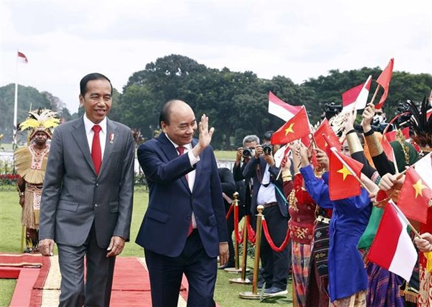 Президент Индонезии председательствует на церемонии встречи президента Нгуен Суан Фука hinh anh 1