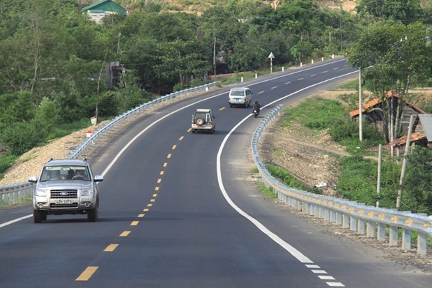 Премьер-министр призвал ускорить реализацию крупных проектов скоростных автомагистралеи hinh anh 1