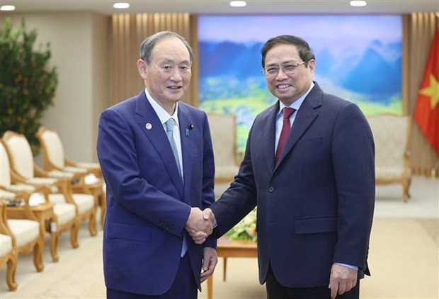 Глава правительства принял бывшего премьер-министра Японии Сугу Есихидэ hinh anh 1