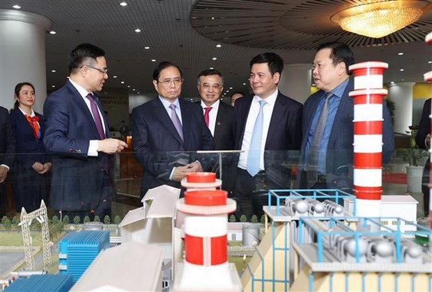 Премьер-министр: ПетроВьетнам играет ключевую роль в обеспечении энергетическои безопасности страны hinh anh 1