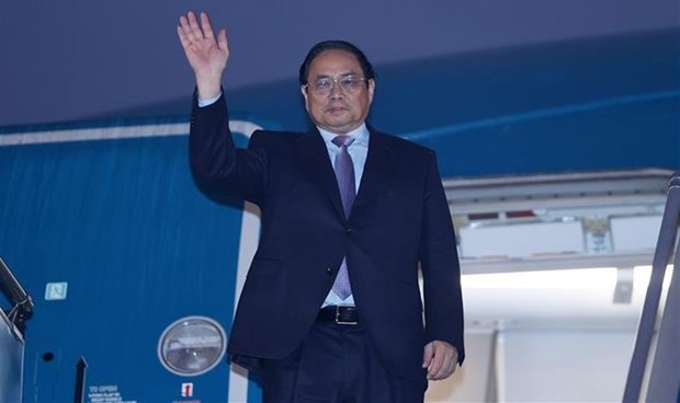 Премьер-министр Фам Минь Тьинь отбывает в Лаос с официальным визитом hinh anh 1