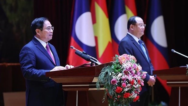 Премьер-министры Вьетнама и Лаоса подвели итоги Года солидарности и дружбы hinh anh 1