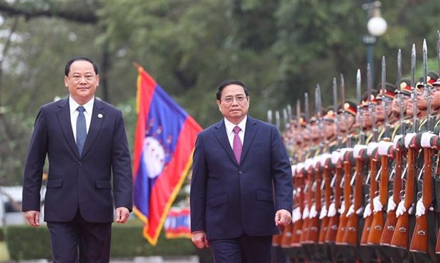 Премьер-министр Фам Минь Тьинь начинает официальныи визит в Лаосскои Народно-Демократическои Республике hinh anh 2