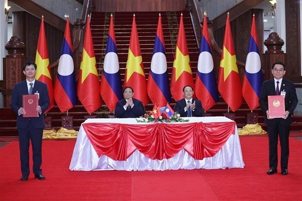 Премьер-министр Фам Минь Тьинь провел переговоры с премьер-министром Лаоса Сонексаем Сипандоне hinh anh 2