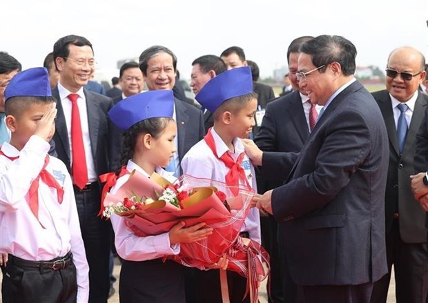 Премьер-министр успешно завершил визит в Лаос hinh anh 1