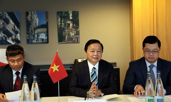 Заместитель премьер-министра Вьетнама попросил Швеицарию о сотрудничестве в сфере образования и технологии hinh anh 1