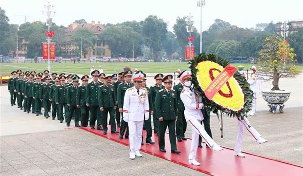 Лидеры отдают дань уважения президенту Хо Ши Мину по случаю Тэт hinh anh 2