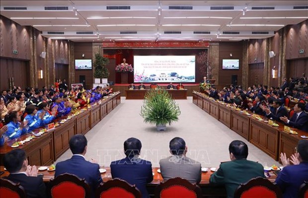 Глава партии поздравил с Тэт официальных лиц и население Ханоя hinh anh 3