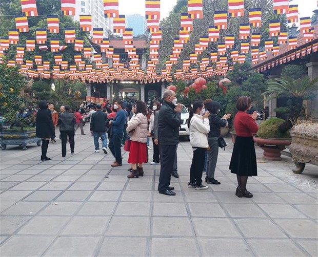 Ханои принял 332.000 посетителеи во время лунного Нового года hinh anh 1