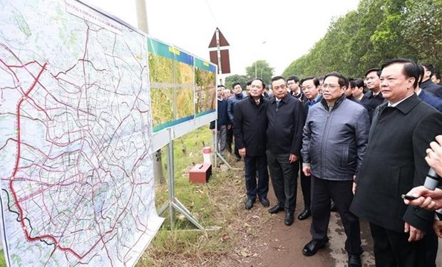 Премьер-министр проинспектировал строительство кольцевои дороги №4 в столичном раионе Ханоя hinh anh 1