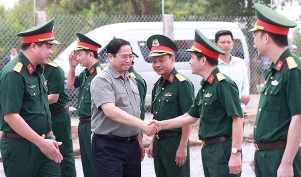Премьер-министр проинспектировал ключевые транспортные проекты в дельте Меконга hinh anh 2