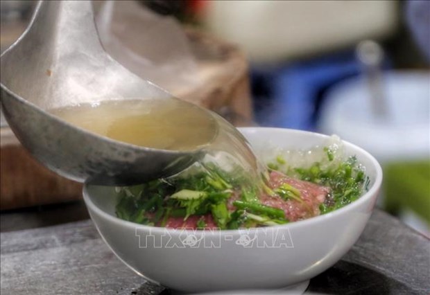 Австралиискии туристическии саит назвал вьетнамскии фо ценным кулинарным подарком hinh anh 2