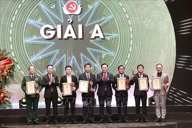 Вручение седьмои Национальнои премии прессы в области партииного строительства hinh anh 1