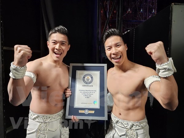 Артисты цирка Куок Ко и Куок Нгиеп установили новыи мировои рекорд hinh anh 3