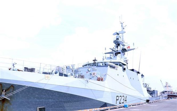 Корабль Королевского военно-морского флота Великобритании посетил Хошимин hinh anh 1