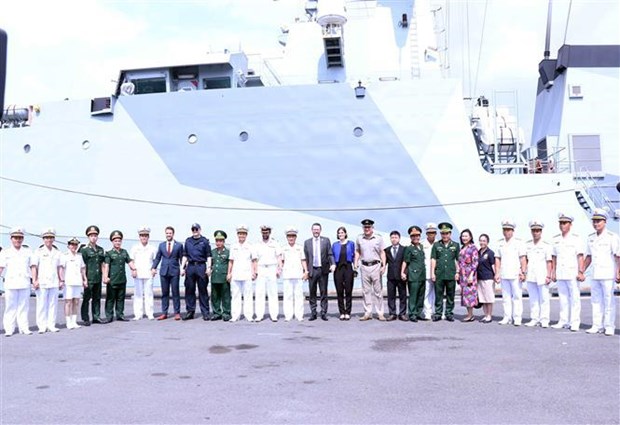 Корабль Королевского военно-морского флота Великобритании посетил Хошимин hinh anh 2