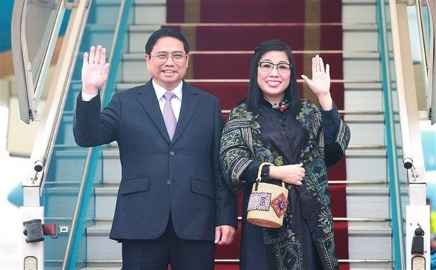 Премьер-министр Фам Минь Тьинь отправился в Сингапур и Брунеи с официальными визитами hinh anh 1