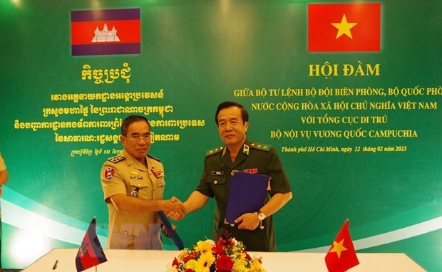 Вьетнам и Камбоджа укрепляют сотрудничество в области охраны и управления границами hinh anh 1