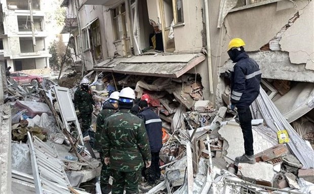Вьетнамские спасатели нашли в Турции еще больше жертв землетрясения hinh anh 2