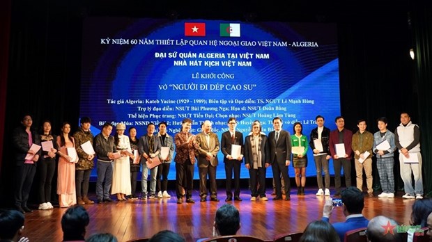 Произведение алжирского драматурга о президенте Хо Ши Мине поставлено во Вьетнаме hinh anh 1