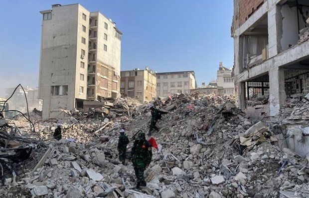 Спасательная команда Вьетнама обнаружила 15 мест с жертвами землетрясения в Турции hinh anh 1