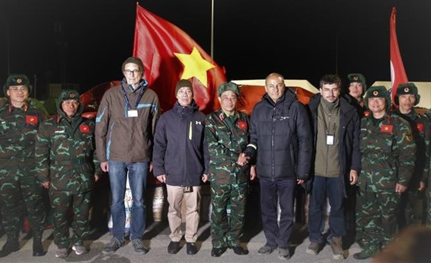 Вьетнамские военные спасатели подарили гумпомощь Турции, получив высокую оценку hinh anh 1