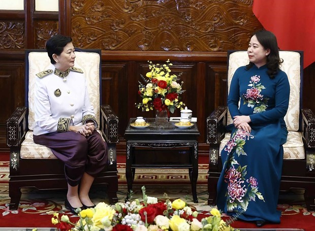 Исполняющии обязанности президента Вьетнама приняла новых послов Швеицарии, Малаизии, Камбоджи hinh anh 3