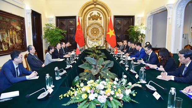 Руководители МИД проводят встречу и переговоры с помощником министра иностранных дел КНР Нуном Жуном hinh anh 2