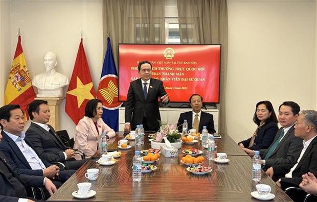 Заместитель председателя НС Чан Тхань Ман совершает рабочии визит в Испанию hinh anh 3
