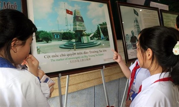 Выставка, свидетельствующая о суверенитете Вьетнама над Хоангша и Чыонгша hinh anh 1