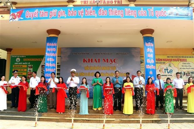 Выставка, свидетельствующая о суверенитете Вьетнама над Хоангша и Чыонгша hinh anh 2