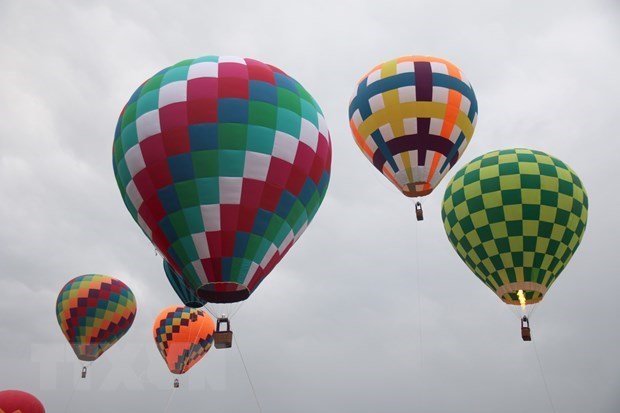 Фестиваль воздушных шаров привлекает туристов в Биньтхуан hinh anh 1