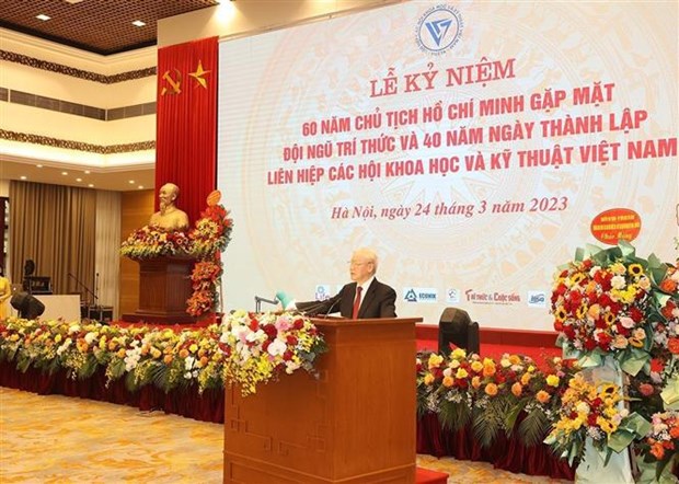 Генеральныи секретарь ЦК КПВ: Интеллигенция – важная сила общественного развития hinh anh 2
