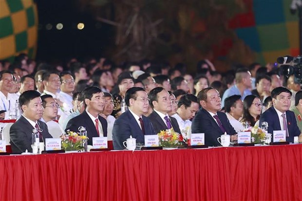 Председатель НС принял участие в церемонии открытия Национального года туризма в Биньтхуане hinh anh 1