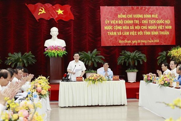 Председатель НС провел рабочую встречу с Постоянным бюро провинциального партииного комитета Биньтхуан hinh anh 1