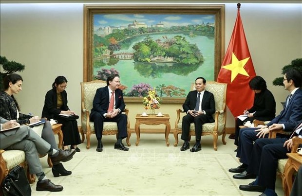 Заместитель премьер-министра Чан Лыу Куанг принял посла США во Вьетнаме Марка Э. Кнаппера hinh anh 1