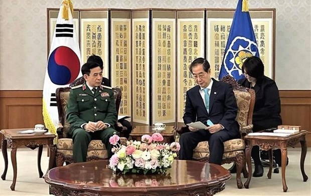 Министр обороны Вьетнама встретился с премьер-министром РК в Сеуле hinh anh 1