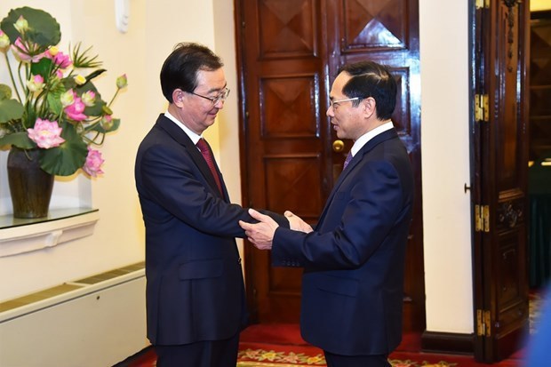 Министр иностранных дел принял секретаря парткома китаискои провинции Юньнань hinh anh 1