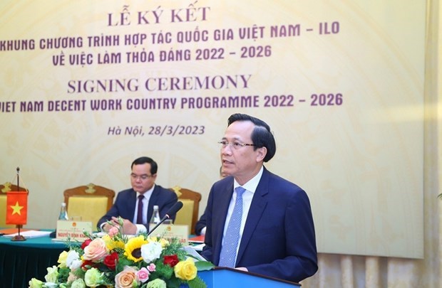 Вьетнам и МОТ подписали страновую программу достоиного труда на 2022-2026 гг. hinh anh 2