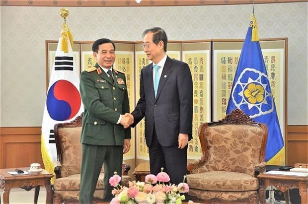 Министр обороны Вьетнама встретился с премьер-министром РК в Сеуле hinh anh 2